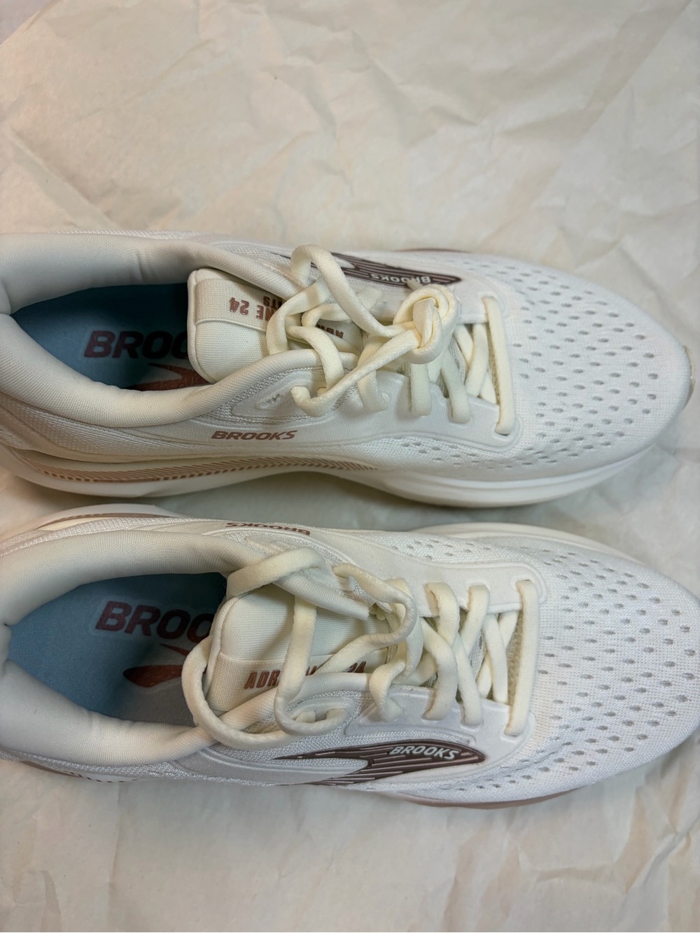 Brooks tennis shoes